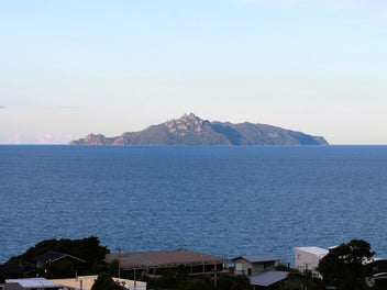 Stunning Views. Contemporary design. Classy casual