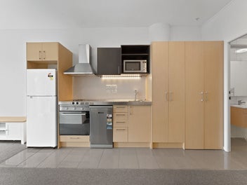 HOT PRICE for a Sunny 2-Bedroom in Manukau