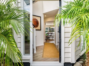 Dream location by Takapuna Beach
