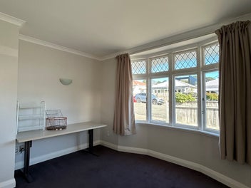 Image 1 of 7