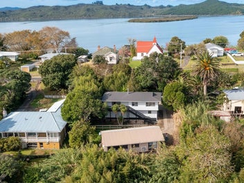 IMMACULATE RENOVATION, WATER VIEWS