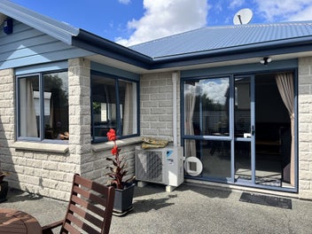 Single Level – Brick House, Colour Steel Roof