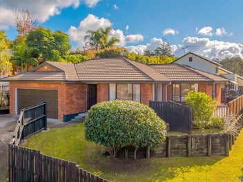 Stunning Brick & Tile Home in Albany