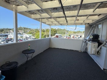 Image 1 of 7