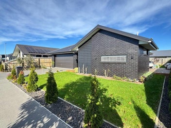 Must Sell!! High-Spec Family Home in Yaldhurst
