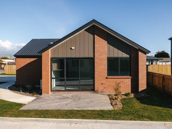 Stylish & Convenient – Brand New Family Home
