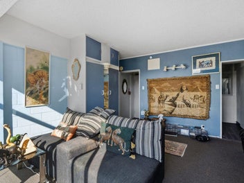 Urgent Sale! Pets OK, Low Fees & City Views!