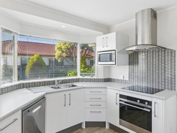 Sunny, Stylish & Low Maintenance Living