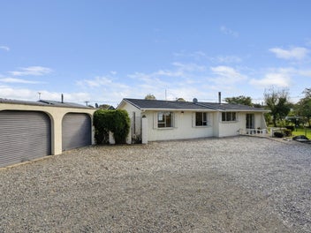 Renwick Home with Endless Potential on 1108sqm