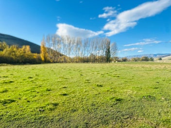 9.36ha Flat and Rolling Land with River Frontage