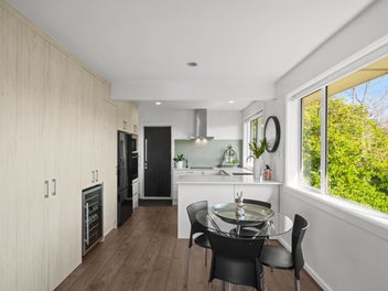 Stylish, Spacious & Zoned for Cashmere High!