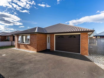 Modern standalone townhouse - freehold section
