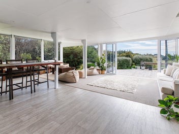 Private lifestyle retreat – 2.2 ha sunny...