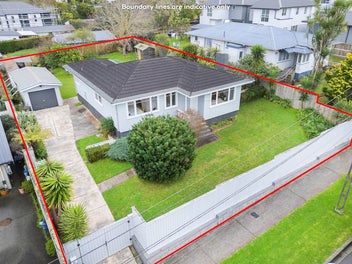LOOK!! 819m² Land! House! Trees! Glendowie Border!