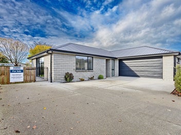 Quality new Windsor three bed/two bathroom home
