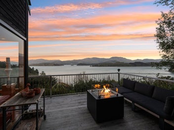 Tranquil Family Oasis with Stunning Views