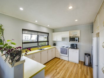 Huge section, huge garaging, huge opportunity