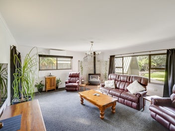 Huge section, huge garaging, huge opportunity