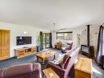 Huge section, huge garaging, huge opportunity