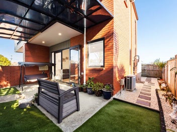 Effortless Living with Indoor-Outdoor Charm