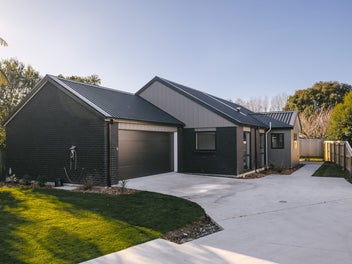 Modern Family Living With Low Maintenance