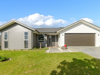STUNNNING FAMILY HOME SEEKS NEW OWNER