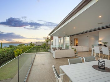 Dream Family Home With Panoramic Views