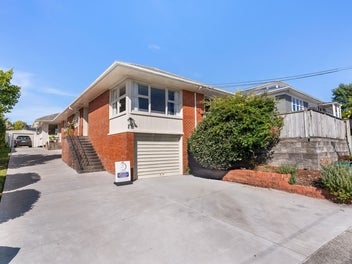 2 units | 2 titles | 730m2 freehold land