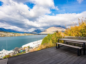 Luxury, Views, Lifestyle - The Ultimate Escape !