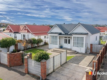 Four Bedroom Villa Close To The Beach