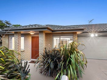 A Perfect Home for 45+! Freehold Title!