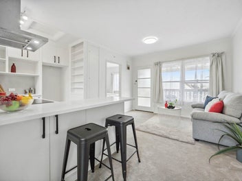 Affordable Gem in Avondale Heights!
