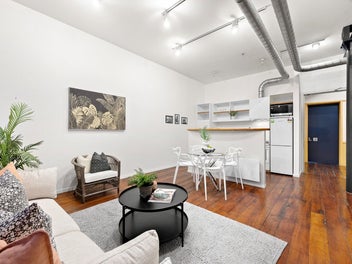 Prime CBD Living In A Stylish Urban...