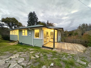 Huge Price Reduction - Vendor Must Sell!