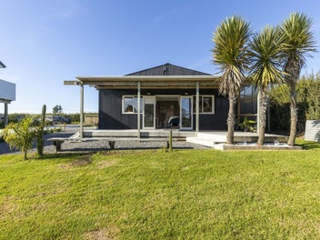 DUAL DWELLING WITH DEVELOPMENT OPPORTUNITY!