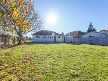 Unlock the potential on Davis Crescent