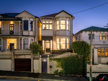 EXQUISITE MT VIC VILLA - RARELY AVAILABLE