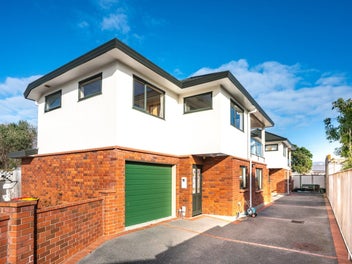 SUNNY TOWNHOUSE IN CENTRAL MIRAMAR