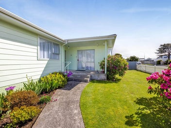 SPACIOUS, SUNNY & FAMILY - FRIENDLY