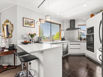 Lock Up and Leave Comfort in Sought-after Location