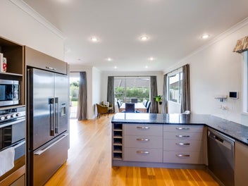 Outstanding, spacious family living – 2012 build
