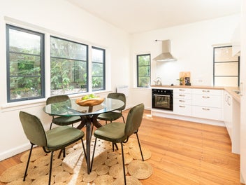 LARGE AND LUXURIOUS ART DECO DELIGHT
