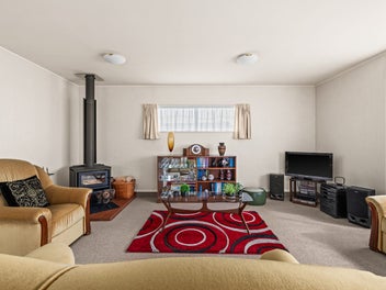 Sun-Soaked, Secluded & Superbly Located