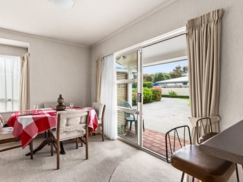 Sun-Soaked, Secluded & Superbly Located