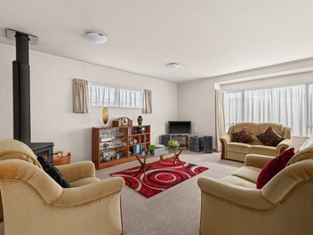 Sun-Soaked, Secluded & Superbly Located