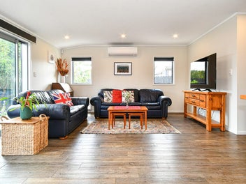Spacious 208m2, Stylish!