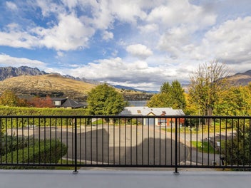 Remarkable Views from Goldfield Heights