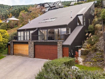 Remarkable Views from Goldfield Heights