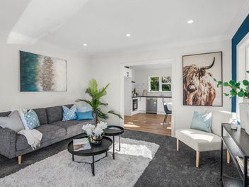 4-Bedroom, fully renovated interior