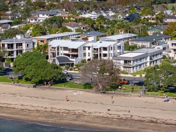Relaxed Coastal Living on the Beachfront